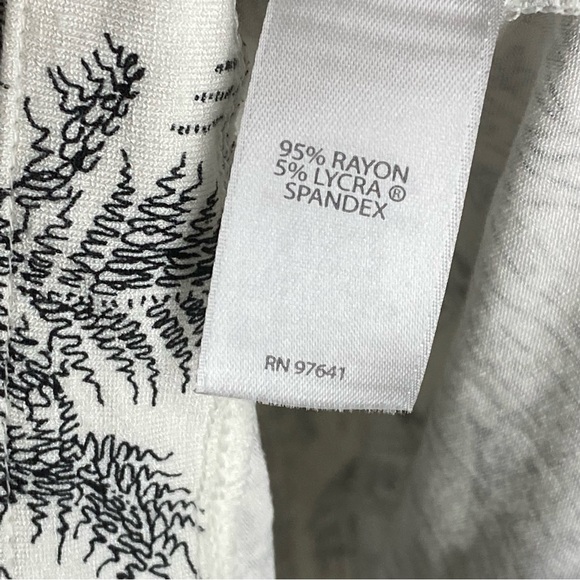 J. Jill Wearever Collection BW palm print tank top - Picture 5 of 6